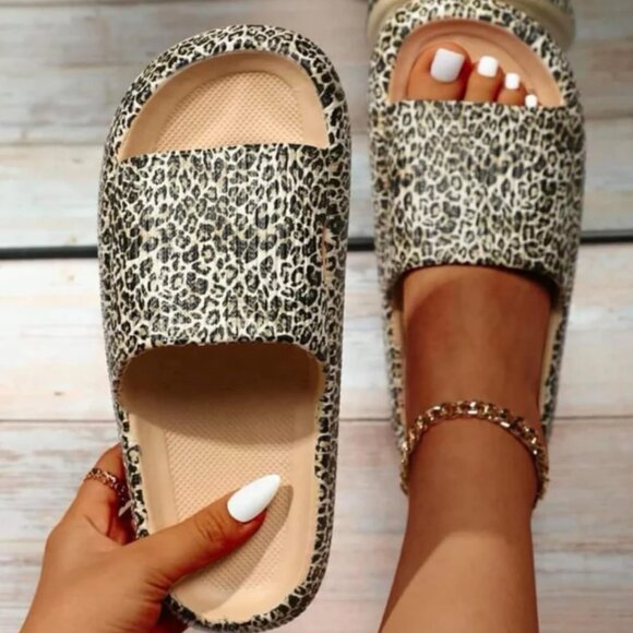 Leopard Cloud Sandal Slides - Picture 1 of 3